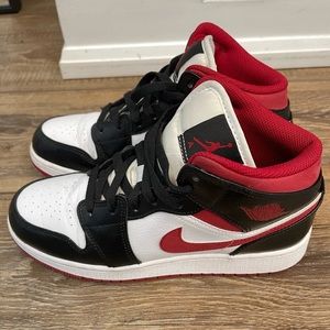 Air Jordan 1 Mid GS ‘Black Gym Red’ - US 5.5 Youth/US 7 Women